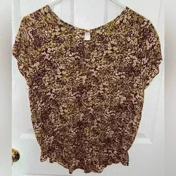 💚 Lightweight Floral Short Sleeved Blouse - Picture 5 of 6